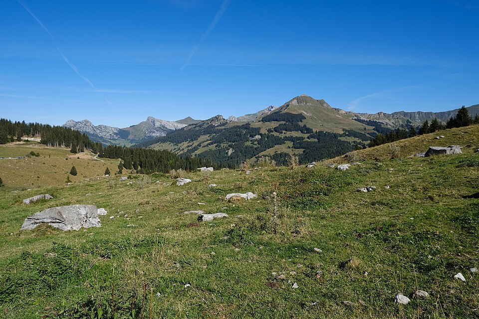 File:La Clusaz (51003813371).jpg